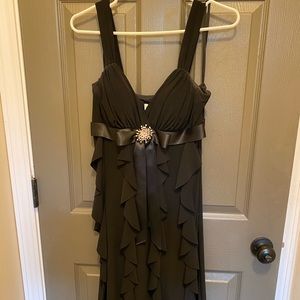 Black Cache dress hits above the knee size 8 would be great for date night.